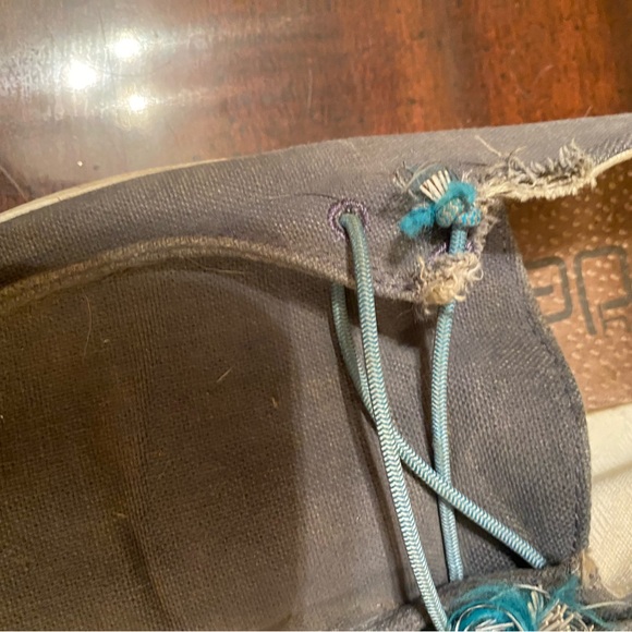 3 pair Hey Dude Bundle 1 blue pair 1 tan pair and 1 grey pair - Picture 9 of 12